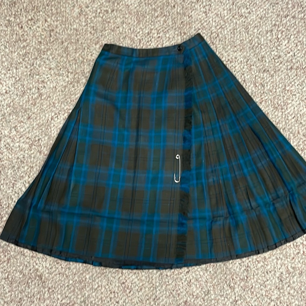 Vintage 50s 100% wool Scottish tartan skirt with giant safety pin fasten